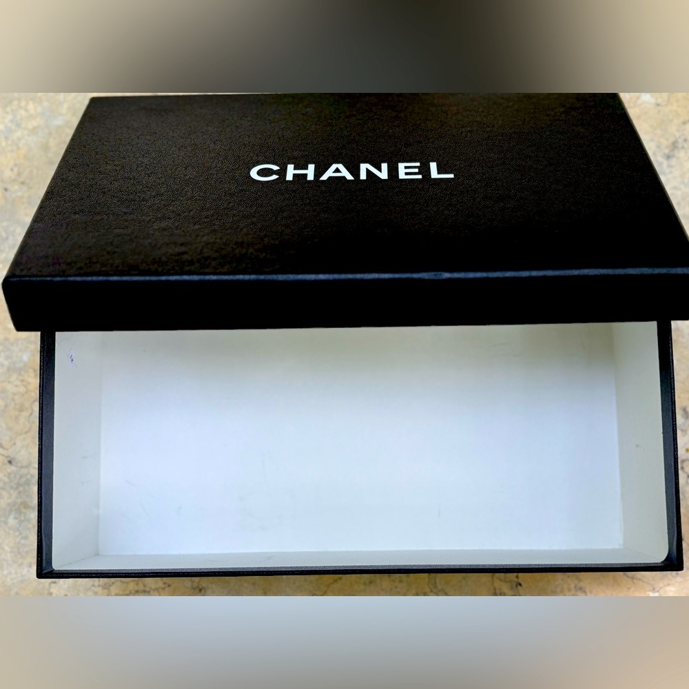 Chanel Classic Black and White Box